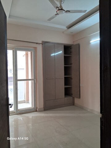 Room in 4 BHK Apartment at Motiaz Royal Citi, Ambala Highway – for Rent