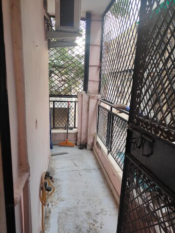 Balcony in 2 BHK Builder Floor at Safdarjang Enclave – for Rent