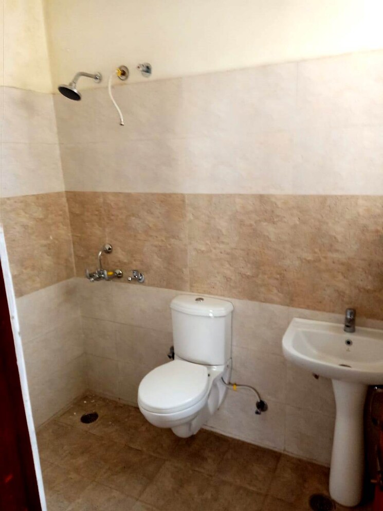Bathroom, kharar mohali road 3 Bedroom 90 Sq.Yd. Independent House In Kharar Mohali Road Kharar 8142327