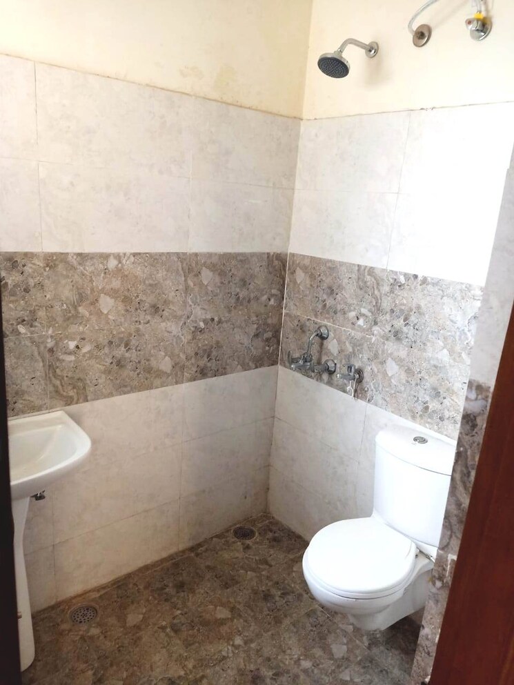 Bathroom, kharar mohali road 3 Bedroom 90 Sq.Yd. Independent House In Kharar Mohali Road Kharar 8142327