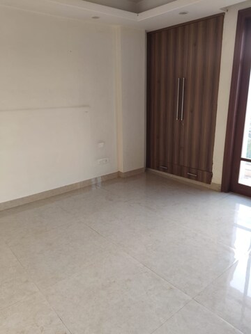 Room in 3 BHK Apartment at Ireo Skyon, Sector 60 – for Sale
