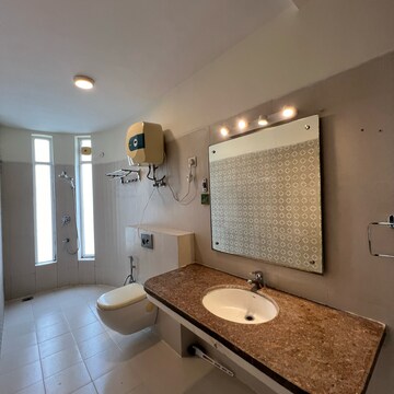 Attached Bathroom in 3.5 BHK Apartment at Spaze Privy, Sector 72 – for Rent