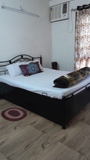 Bedroom in 2.5 BHK Builder Floor at Safdarjang Enclave – for Rent