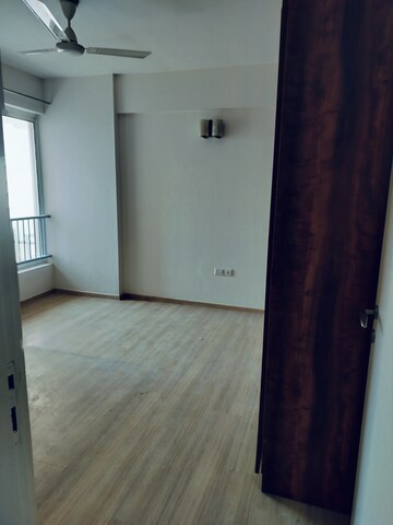Room in 3 BHK Apartment at DLF Regal Gardens, Sector 90 – for Rent