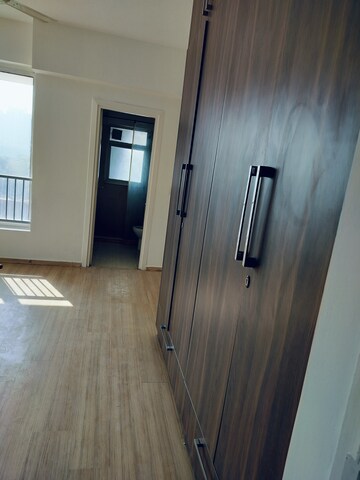 Room in 3 BHK Apartment at DLF Regal Gardens, Sector 90 – for Rent