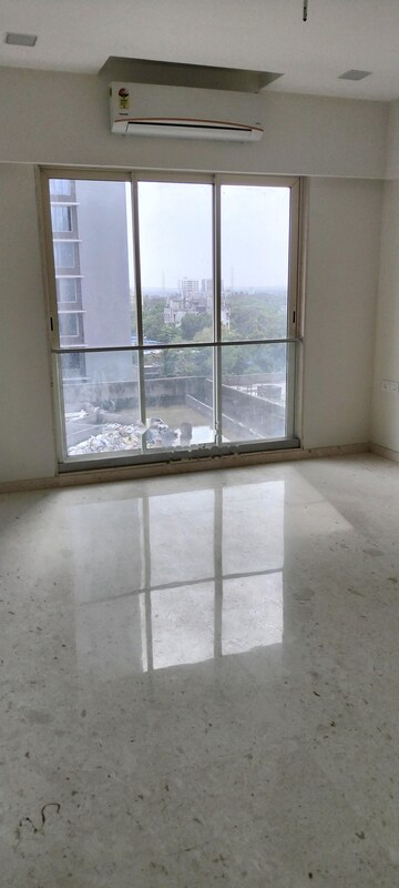 Room in 2.5 BHK Apartment at Ekta Tripolis, Goregaon West – for Rent