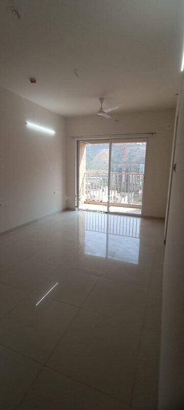 Room in 3 BHK Apartment at Godrej Green Cove, Mahalunge – for Rent