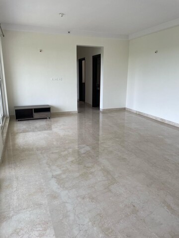 Room in 4 BHK Apartment at Prestige Misty Waters, Hebbal – for Rent
