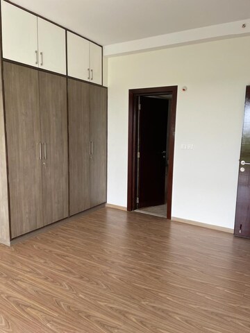 Room in 4 BHK Apartment at Prestige Misty Waters, Hebbal – for Rent