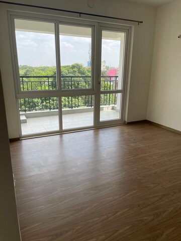 Room in 4 BHK Apartment at Prestige Misty Waters, Hebbal – for Rent