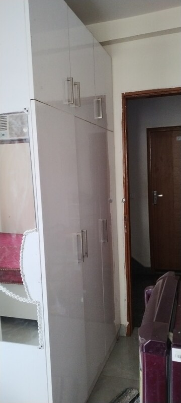 Room in 1 RK Builder Floor at Sector 54 – for Rent