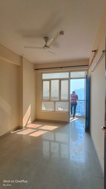 Room in 3 BHK Apartment at Supertech 34 Pavilion, Sector 34 – for Sale