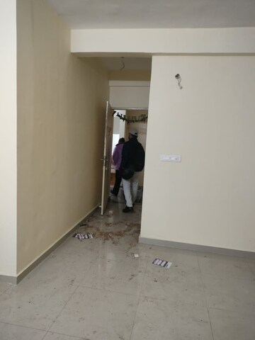 Room in 2 BHK Apartment at Pyramid Elite, Sector 86 – for Rent