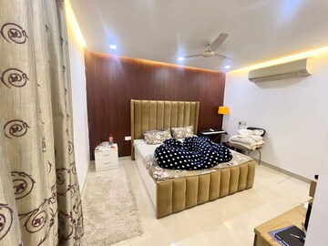 Room in 3 BHK Apartment at Sector 57 – for Rent