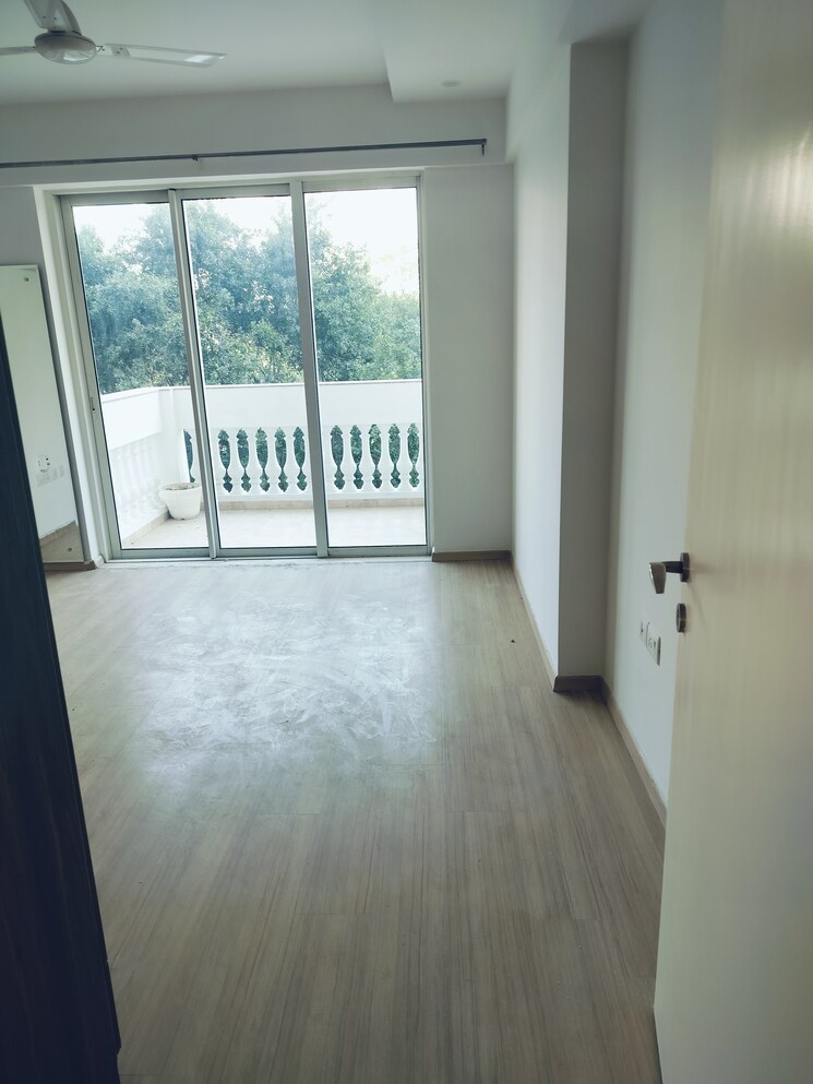 Room, dlf-regal-gardens 4 Bedroom 2215 Sq.Ft. Apartment In Sector 90 Gurgaon 8142525