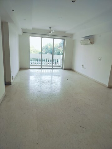 Room in 4 BHK Apartment at DLF Regal Gardens, Sector 90 – for Sale