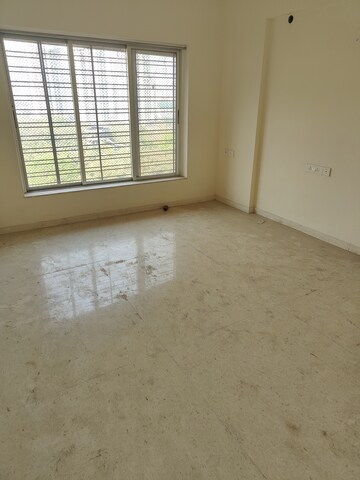 Room in 3 BHK Apartment at Kalpataru Hills, Manpada – for Rent