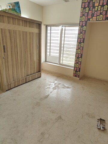 Room in 3 BHK Apartment at Kalpataru Hills, Manpada – for Rent
