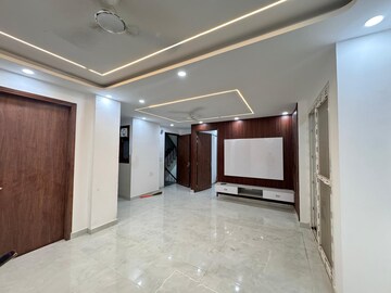 Room in 3 BHK Builder Floor at Kishangarh – for Rent
