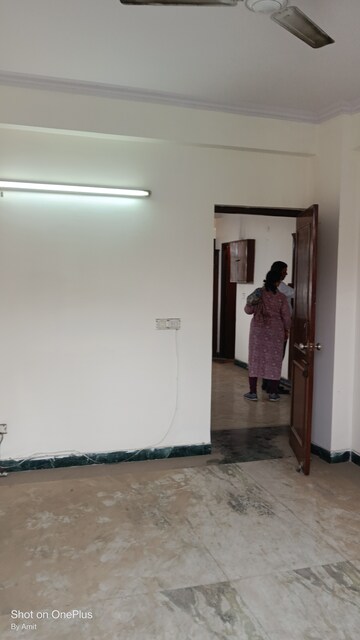 Room in 3 BHK Apartment at ATS Green II, Sector 50 – for Sale