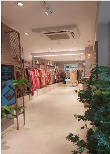 Commercial Showroom 2000 Sq.Ft. For Resale in Juhu Mumbai  8142632