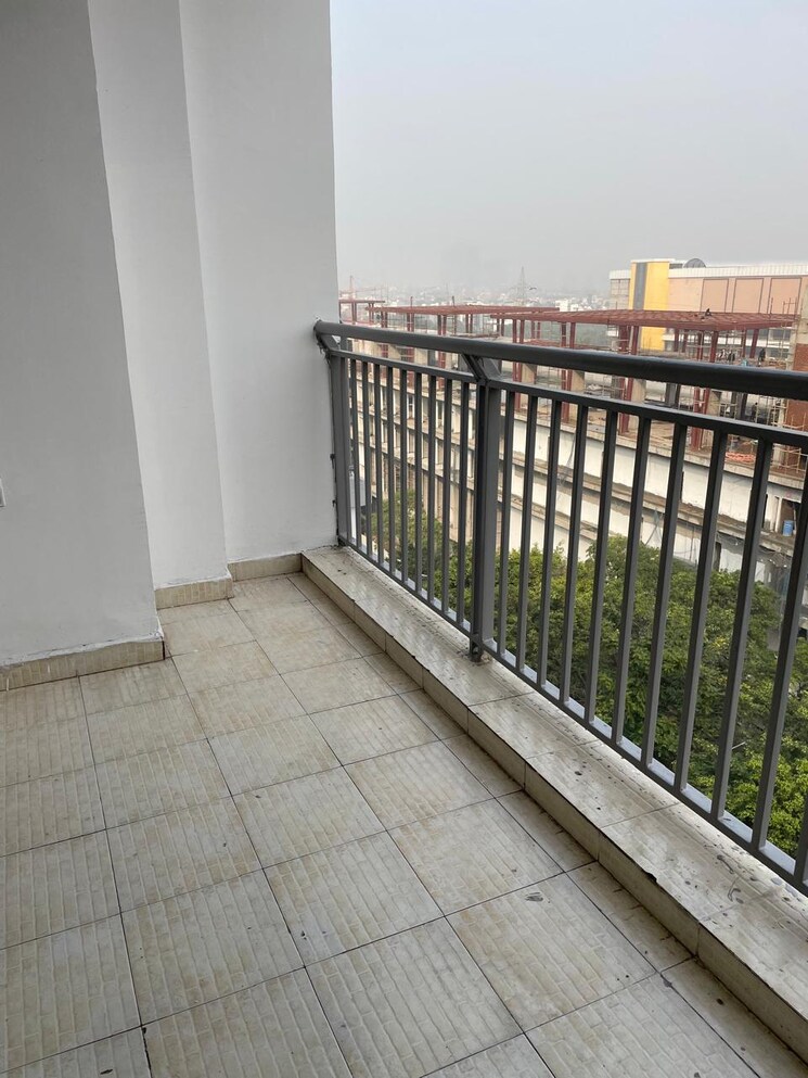 Balcony, mahagun-maestro 5 Bedroom 3500 Sq.Ft. Apartment In Sector 50 Noida 8142616