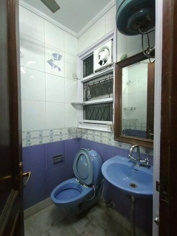 Bathroom in 1 RK Builder Floor at Defence Colony – for Rent