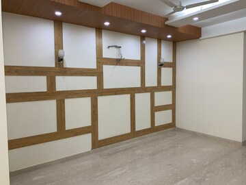 Room in 3 BHK Builder Floor at Ansal Sushant Lok I, Sector 43 – for Rent