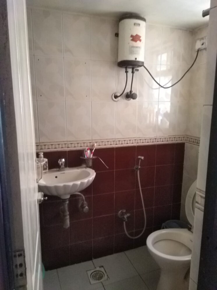 Bathroom, shiv-veer 1 Bedroom 430 Sq.Ft. Apartment In Kandivali West Mumbai 8142736