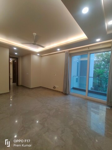 Room in 3 BHK Builder Floor at Defence Colony – for Rent