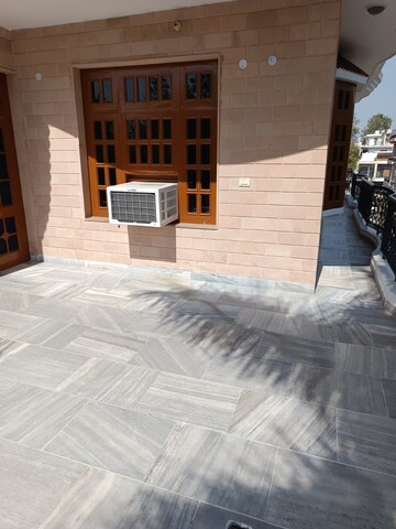 Parking in 1 BHK Builder Floor at Sector 48 – for Rent