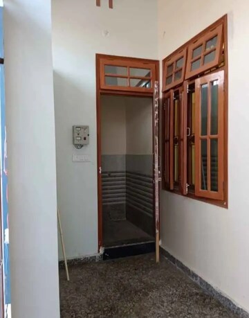 Room in 2 BHK Independent House at Jankipuram – for Rent