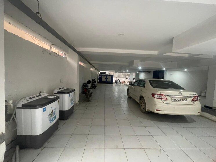  Parking, luxmi-apartments 6 Bedroom 3550 Sq.Ft. Apartment In Sector 10a Gurgaon 8142879