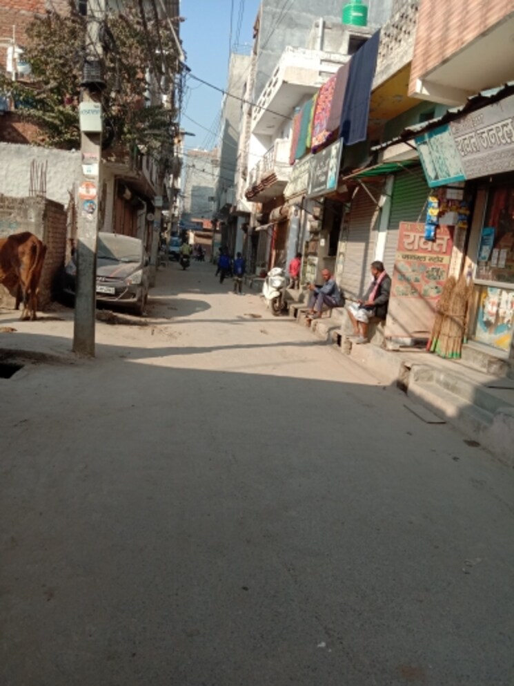  Parking, dwarka mor 5 Bedroom 1350 Sq.Ft. Independent House In Dwarka Mor Delhi 8142914