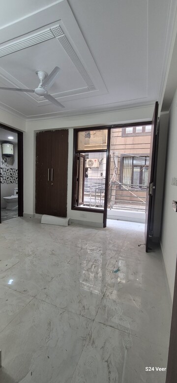 Room in 2 BHK Apartment at Palm Residency Chhatarpur, Chattarpur – for Rent