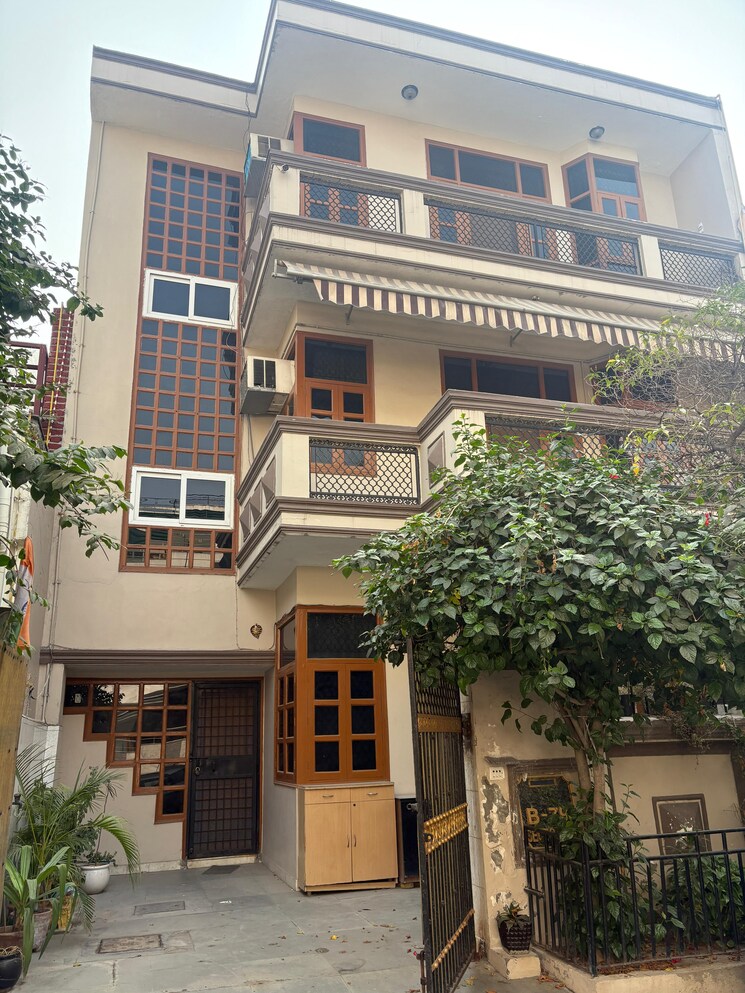 Exterior View, rwa-apartments-sector-92 6+ Bedroom 250 Sq.Mt. Independent House In Sector 92 Noida 8143018