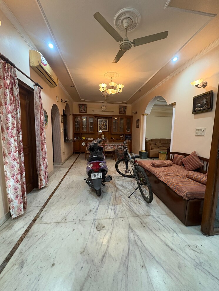  Parking, rwa-apartments-sector-92 6+ Bedroom 250 Sq.Mt. Independent House In Sector 92 Noida 8143018