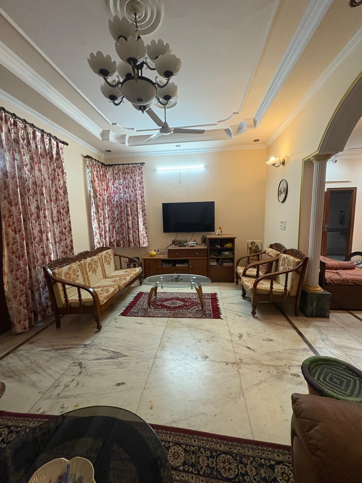 Living Room, rwa-apartments-sector-92 6+ Bedroom 250 Sq.Mt. Independent House In Sector 92 Noida 8143018