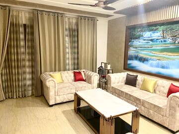 Bedroom in 4 BHK Builder Floor at Sector 21c – for Rent