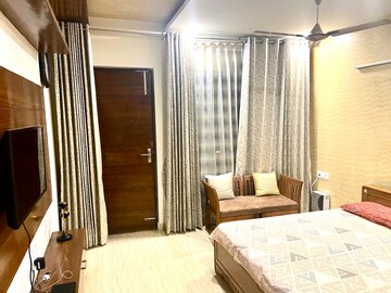 Bedroom in 4 BHK Builder Floor at Sector 21c – for Rent