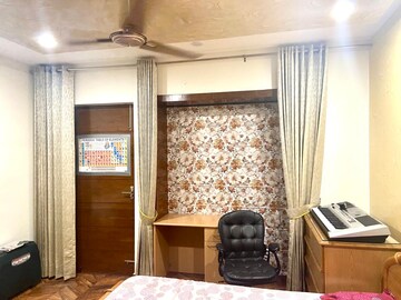 Living Room in 4 BHK Builder Floor at Sector 21c – for Rent