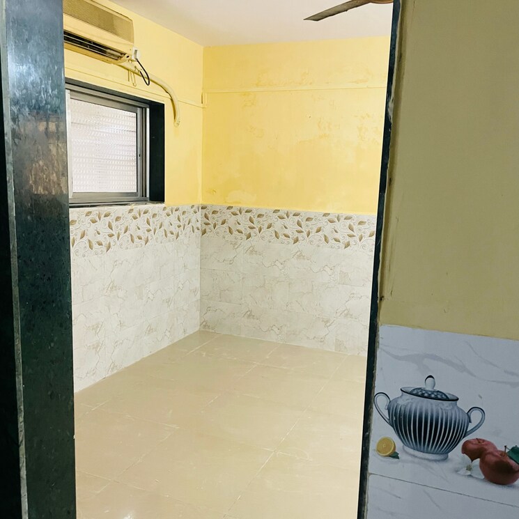 Room, poonam nagar 1 RK 275 Sq.Ft. Apartment In Poonam Nagar Mumbai 8143056