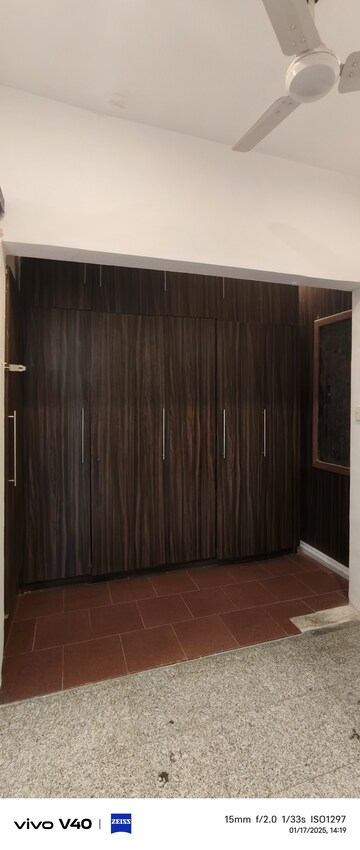 Room in 1.5 BHK Apartment at Defence Colony – for Rent