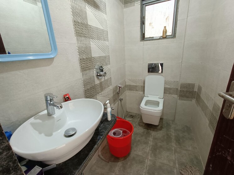 Bathroom, shreedham-splendour 2 Bedroom 586 Sq.Ft. Apartment In Andheri West Mumbai 8143156