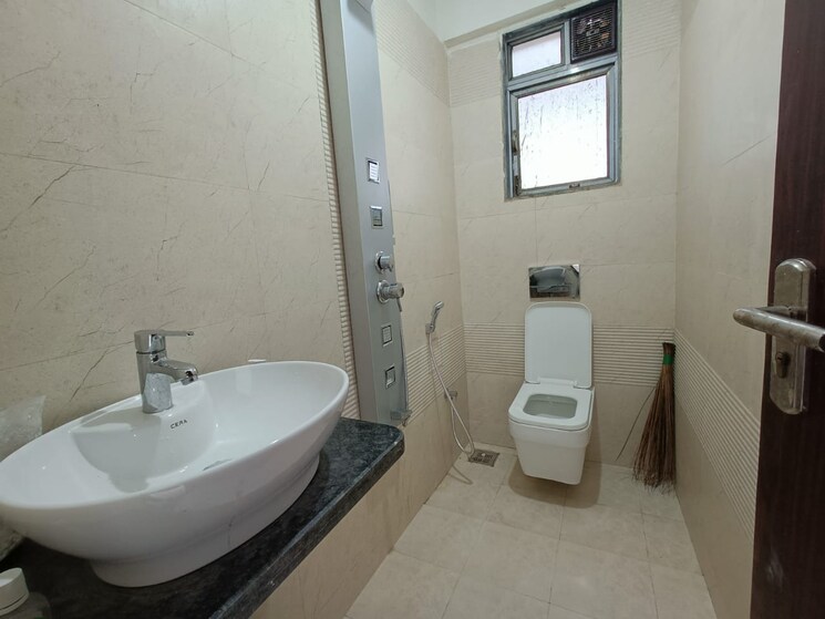 Bathroom, shreedham-splendour 2 Bedroom 586 Sq.Ft. Apartment In Andheri West Mumbai 8143156