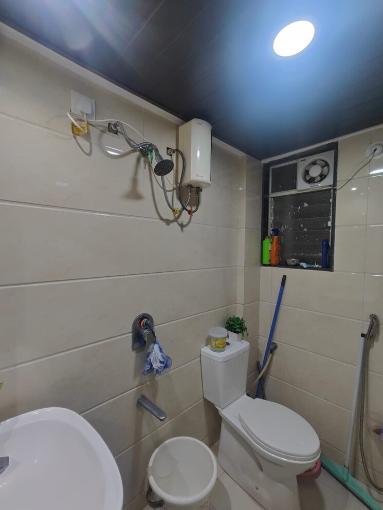 Bathroom, vijayalaxmi-laxmisatyam-residency 1 Bedroom 530 Sq.Ft. Apartment In Dhanori Pune 8143189