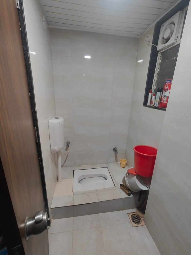 Bathroom, vijayalaxmi-laxmisatyam-residency 1 Bedroom 530 Sq.Ft. Apartment In Dhanori Pune 8143189
