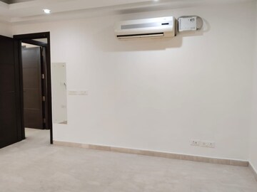 Room in 3 BHK Builder Floor at Greater Kailash ii – for Rent