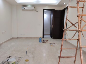 Room in 3 BHK Builder Floor at Greater Kailash ii – for Rent