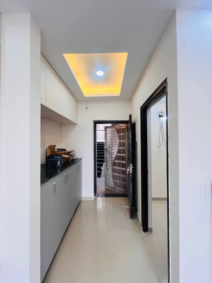 Room, sector 82 3.5 Bedroom 1810 Sq.Ft. Independent House In Sector 82 Noida 8143186